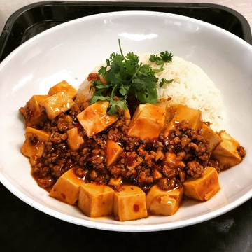  RIZ AU TOFU PIMENTÉ FAÇON MAPO (PORC HACHÉ)